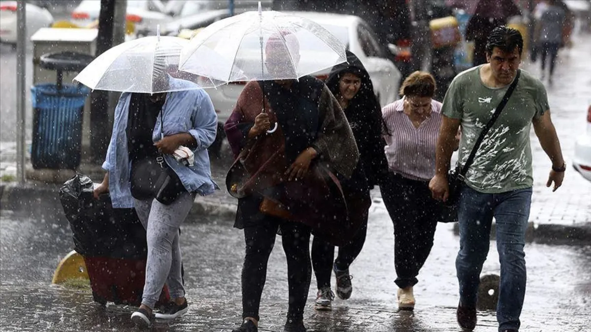 Meteoroloji ve AKOM'dan peş peşe uyarı! 13 ile sarı kodlu alarm | İstanbullular dikkat! Kuvvetli sağanak yağış geliyor