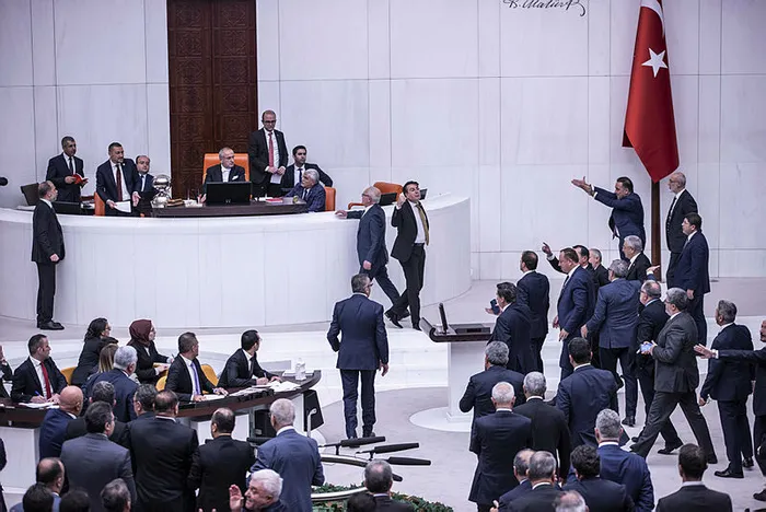 son-dakika-sosyal-medya-duzenlemesinin-29-maddesi-kabul-edildi-1665672688397.jpg
