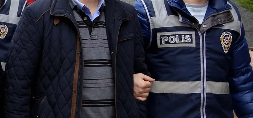 Darbeci amiraller ve 'mahrem abiler' tutuklandı