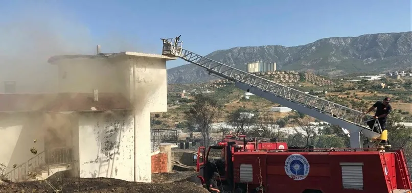 Alanya’da villalar bölgesinde yangın