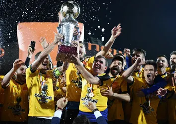 Galatasaray'dan Hagi'ye şampiyonluk kutlaması