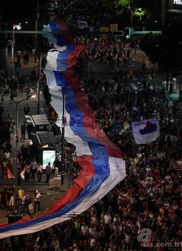 Sırbistan'da sapkın LGBT'lilere karşı isyan! Binlercesi sokağa döküldü 3