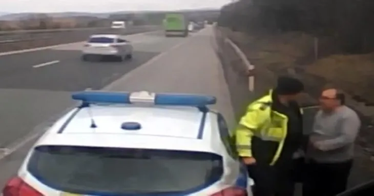Bulgaristan’da Türk şoföre tokat atan polis hakkında flaş gelişme! Yaptığı yanına kalmadı