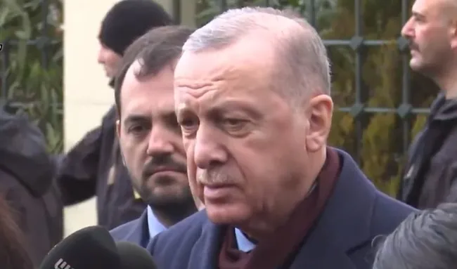 Başkan Erdoğan'dan Cuma namazı çıkışı önemli açıklamalar - 1