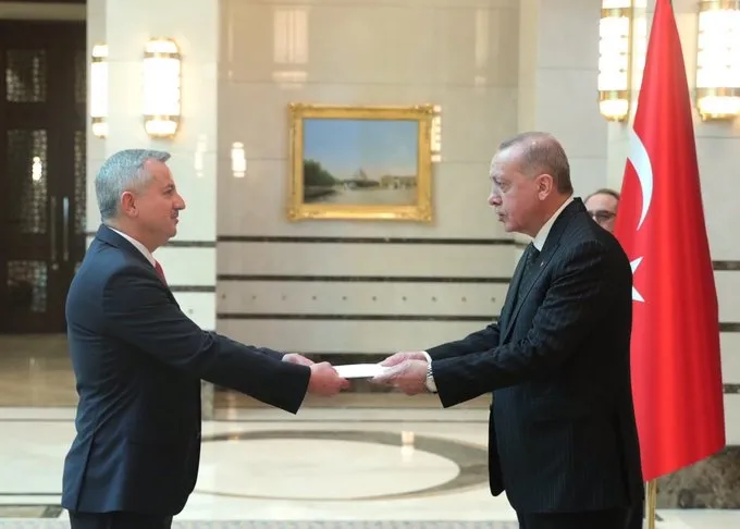 Arnavutluk Büyükelçisi Ribo, Başkan Erdoğan’a güven mektubu sundu! Erdoğan’dan Korona selamı