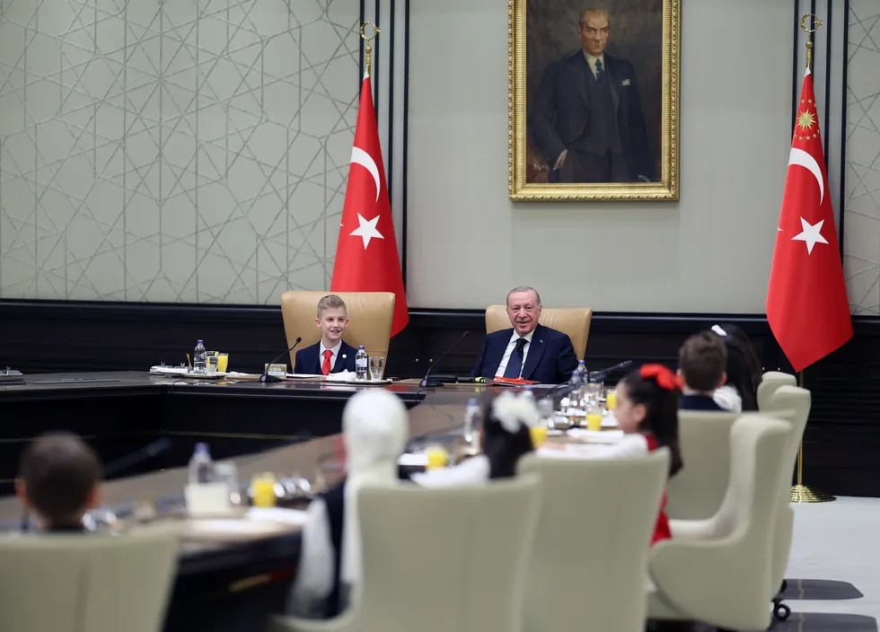 23-nisanda-baskan-erdoganin-konuklari-cocuklar-1776950199628.jpg Başkan Recep Tayyip Erdoğan 23 Nisan'da çocukları konuk etti