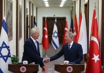 Bakan Akar İsrailli mevkidaşı ile görüştü
