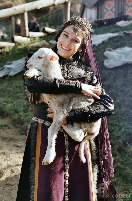 Kuruluş Orhan'ın Asporça'sı Alinaz Boz'un güzelliğinin sırrı annesi çıktı 5