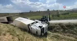 Virajı alamayan tır devrildi