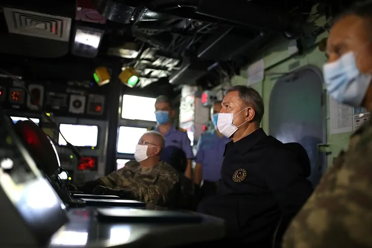 Son dakika: Milli Savunma Bakanı Hulusi Akar Libya’da Mehmetçik ile bir araya geldi!