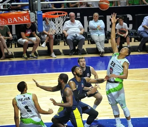 TOFAŞ final serisi üçüncü maçında Fenerbahçe Doğuş’u 91-88 mağlup etti