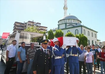 Şehit teğmen son yolculuğuna uğurlandı