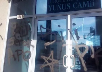 Kanada'da camiye seviyesiz saldırı!