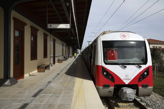 İstanbul’a yeni nesil raylı ulaşım! Sirkeci-Kazlıçeşme banliyö hattı bugün hizmete açıldı