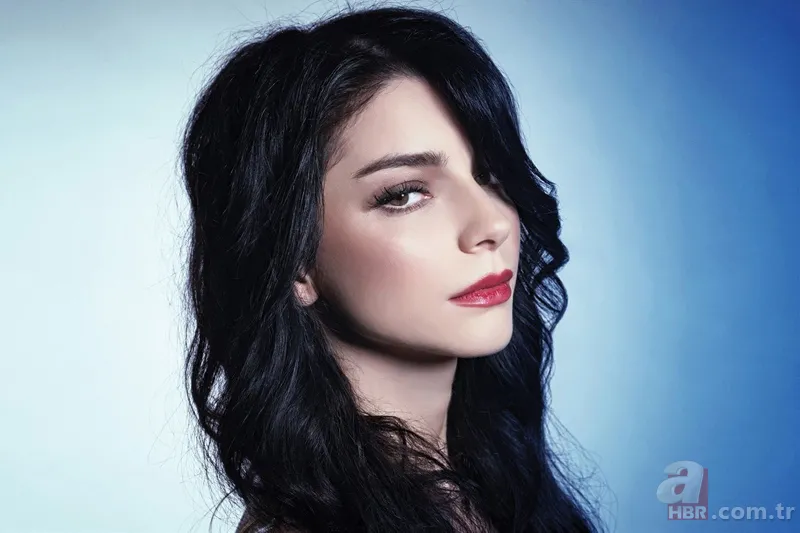 Merve Boluğur’dan aşk bombası! Sevgilisinden ayrılan Merve Boluğur genç şarkıcıyla magazincilere böyle yakalandı 10