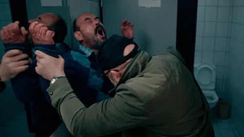 Orhan karısını döven adama dersini verdi