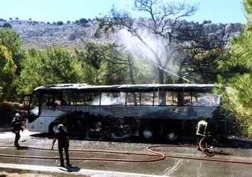 Yunanistan'da 11 Türk yolcu ölümden döndü