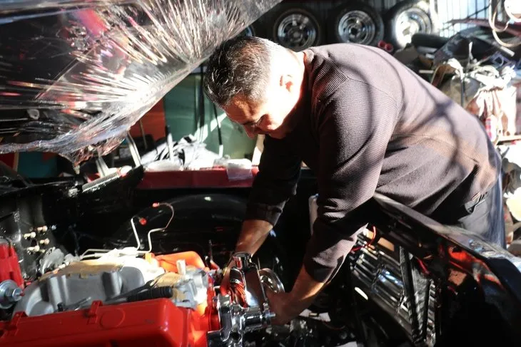 1964 model Chevrolet İmpala’yı evinin balkonunda yapmaya başladı! Kendi imkanlarıyla 1 senede bitirdi