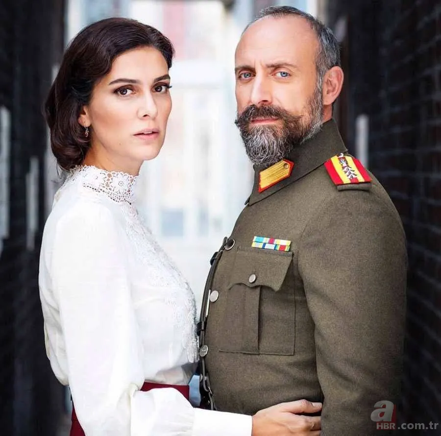 Bergüzar Korel ve eşi Halit Ergenç arasındaki yaş farkı dikkat çekti 7