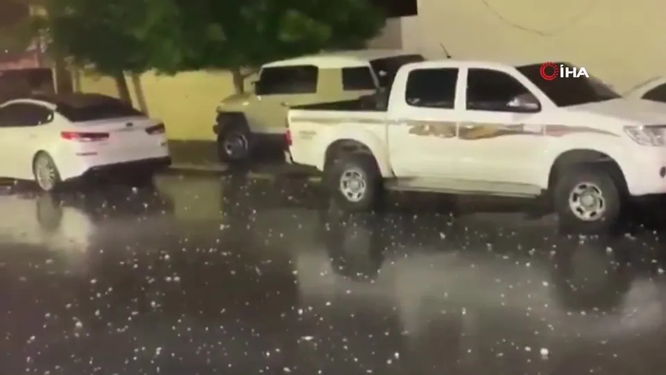 Libya’da ceviz büyüklüğünde dolu yağdı