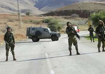 İsrail onlarca Filistinliyi gözaltına aldı