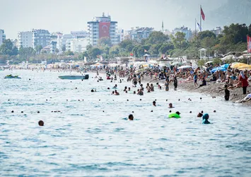 Antalya'ya sonbahar gelmedi! Termometreler 32 dereceyi gösterdi
