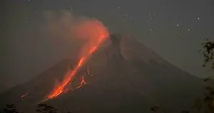Merapi Yanardağı’nda patlama