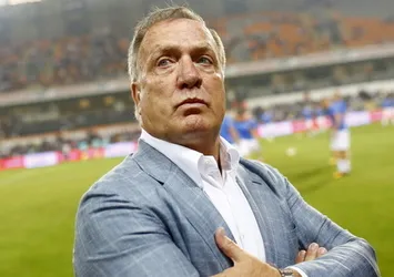 Dick Advocaat'ın elinde 2 forvet kaldı