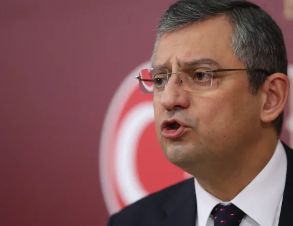 Bu meselede dahi hükümete çamur attılar! CHP’li Özgür Özel’den öz eleştiri: Geçmişte yol yapmamak Türkiye için utanılacak bir iş