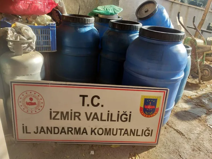 Son dakika: İzmir'de 1750 litre sahte şarap ele geçirildi - 2