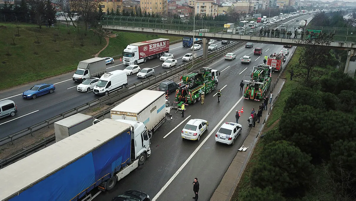 TEM'de zincirleme kaza