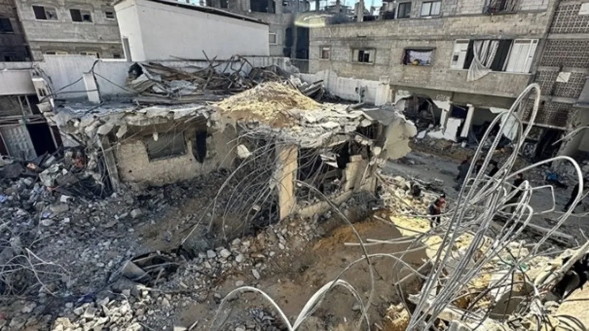 Katil İsrail Gazze'de hastane bombaladı!