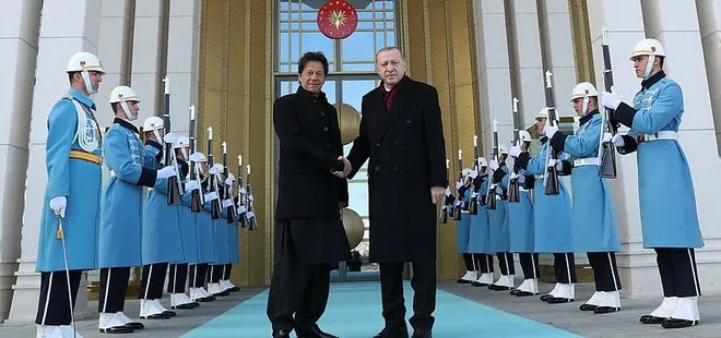 Pakistan Başbakanı İmran Han’dan Erdoğan’ın liderliğine övgü