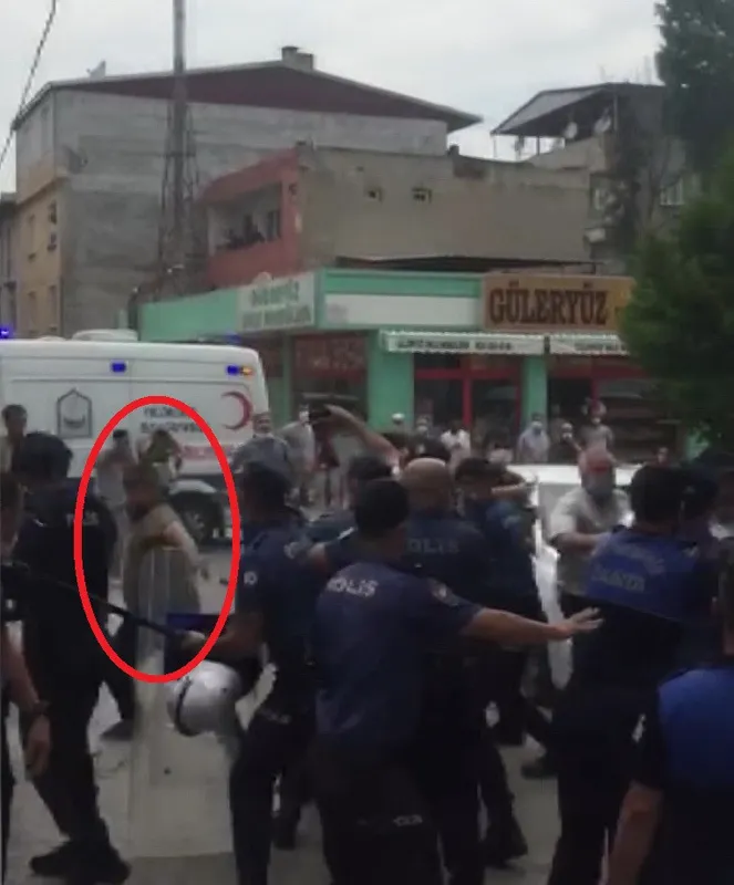 Bursa'da yıkım gerginliği! Polis ve zabıtaya taş ve sopalarla saldırdılar - 1