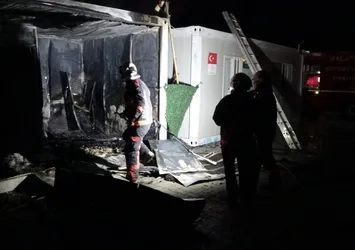 Malatya'da bir konteyner kentte yangın! Aile son anda kurtuldu
