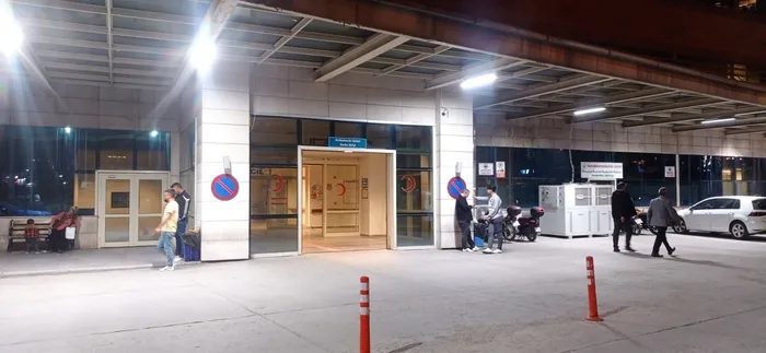 dehset-verici-olay-tarlasini-surerken-devrilen-traktorun-altinda-kalip-oldu-1713380984103.jpg Dehşet verici olay! Tarlasını sürerken devrilen traktörün altında kalıp öldü - 2