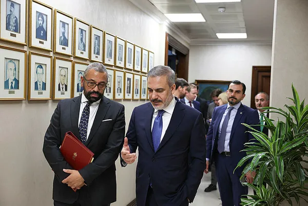 Kahire’de Barış Zirvesi! Dışişleri Bakanı Hakan Fidan: Böyle cezalandırma olmaz! Katledilmelerini izleyemeyiz