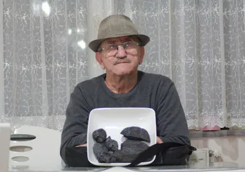 Tarlasında gezerken gökten düştü! Milyonluk fiyat biçtiler...