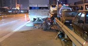 Kamyonete çarpan motosikletli hayatını kaybetti
