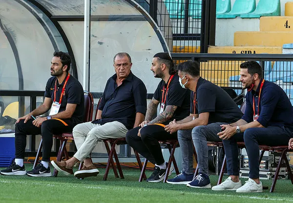 galatasaray-teknik-direktoru-fatih-terimden-transfer-aciklamasi-1625948494702.jpg Galatasaray Teknik Direktörü Fatih Terim'den transfer açıklaması - 2