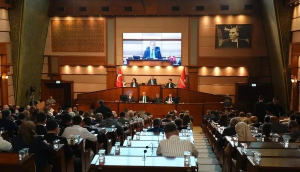 CHP’deki atama skandalı İBB Meclisine taşındı! Ahmet Özer’in Esenyurt’taki akraba kıyağına tepki: Nepotizmin açık ve net bir örneği