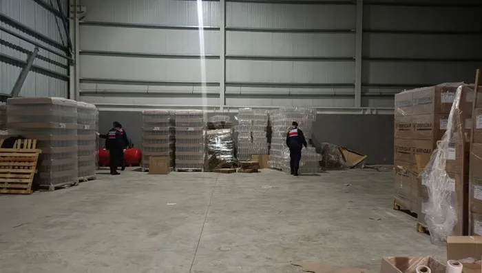 Kocaeli'de 'kaçak etil alkol' baskını: 3,5 milyon liralık malzeme ele geçirildi - 3