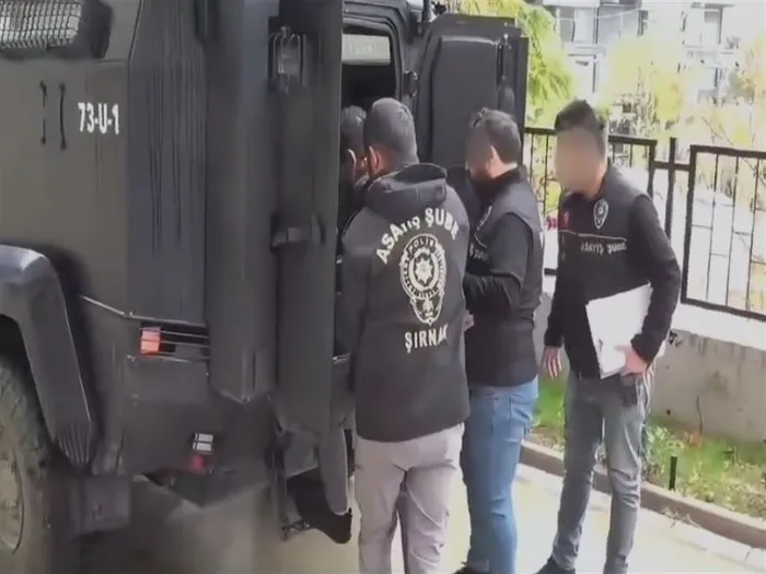 evine-gelen-kisiye-dehseti-yasatip-baltayla-olduren-katil-zanlisi-tutuklandi-1763318804183.jpeg Fotoğraf (DHA)
