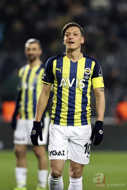 Mesut Özil’den ters köşe! Fenerbahçe ile sözleşmesinin bittiği söylenen futbolcunun menajeri açıkladı: Fenerbahçe’nin resmi futbolcusu