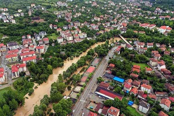Sel bölgesinde son durum! Devlet tüm imkanlarıyla seferber oldu | Doğu Karadeniz’e flaş uyarı! Bakan Ali Yerlikaya duyurdu