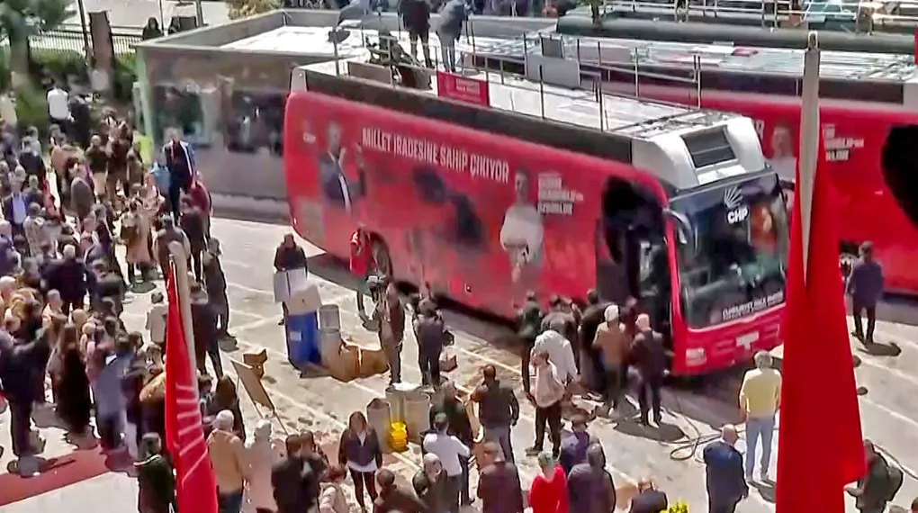 CHP'de tahliye için polis devrede
