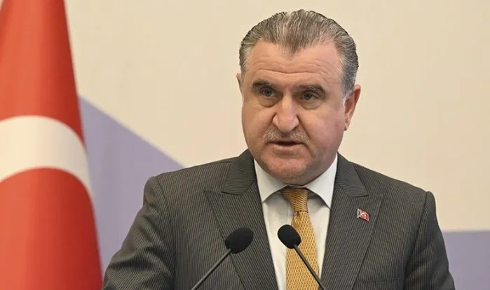 fenerbahce-beko-12nci-kez-sampiyon-besiktas-fibabankayi-84-68-yendi-1750881478132.jpg Gençlik ve Spor Bakanı Osman Aşkın Bak, şampiyon olan Fenerbahçe Beko'yu tebrik etti. (AA)