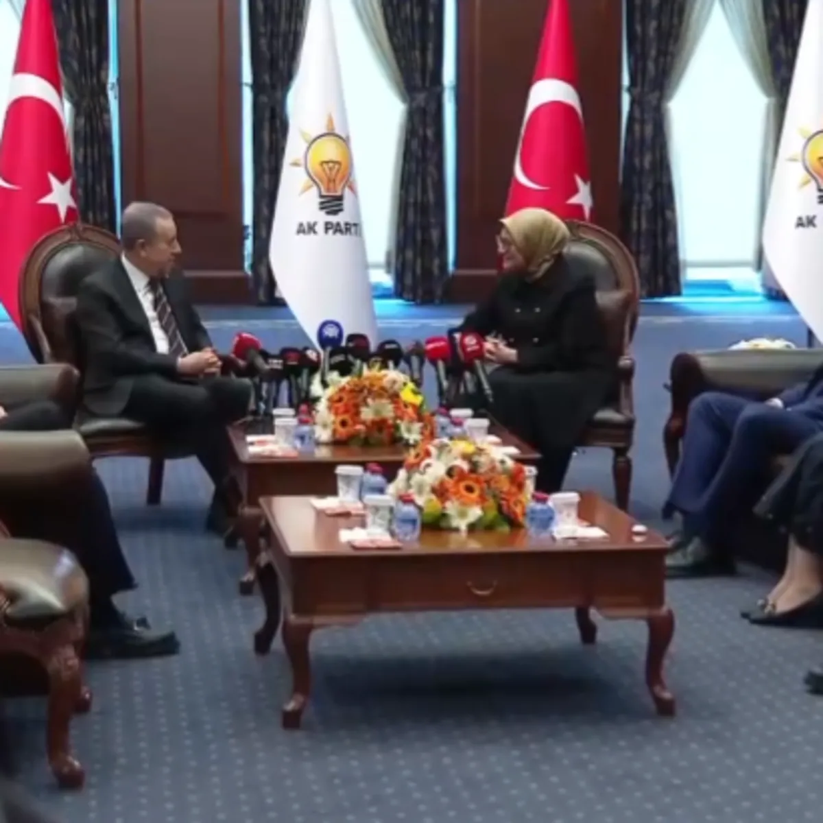 AK Parti, 14 Siyasi Parti ile Bayramlaşma Programı Düzenliyor; Gündemde Orta Doğu Krizleri ve Terörle Mücadele