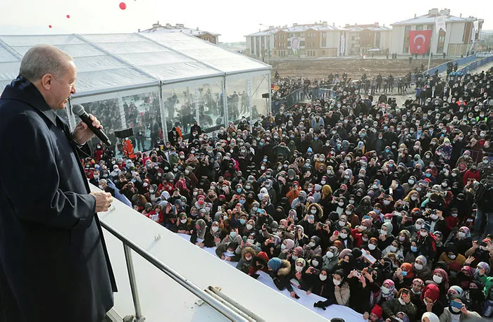 Son dakika: Başkan Erdoğan’dan Elazığ’daki deprem konutları teslim töreninde flaş mesajlar: Geri kalanları da 6 ay içinde bitireceğiz