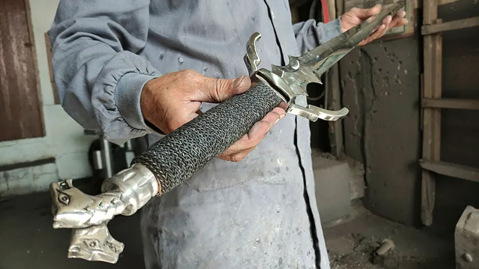 Asırlardır kullanılan teknikle yapılıyor! İşte çelik ateş suyun birleşiminden doğan sanat eseri